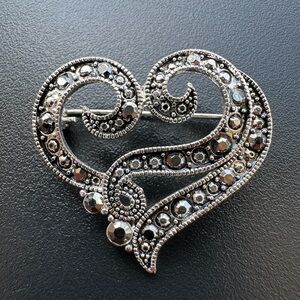 Vintage Art Nouveau Silver Tone Heart Brooch